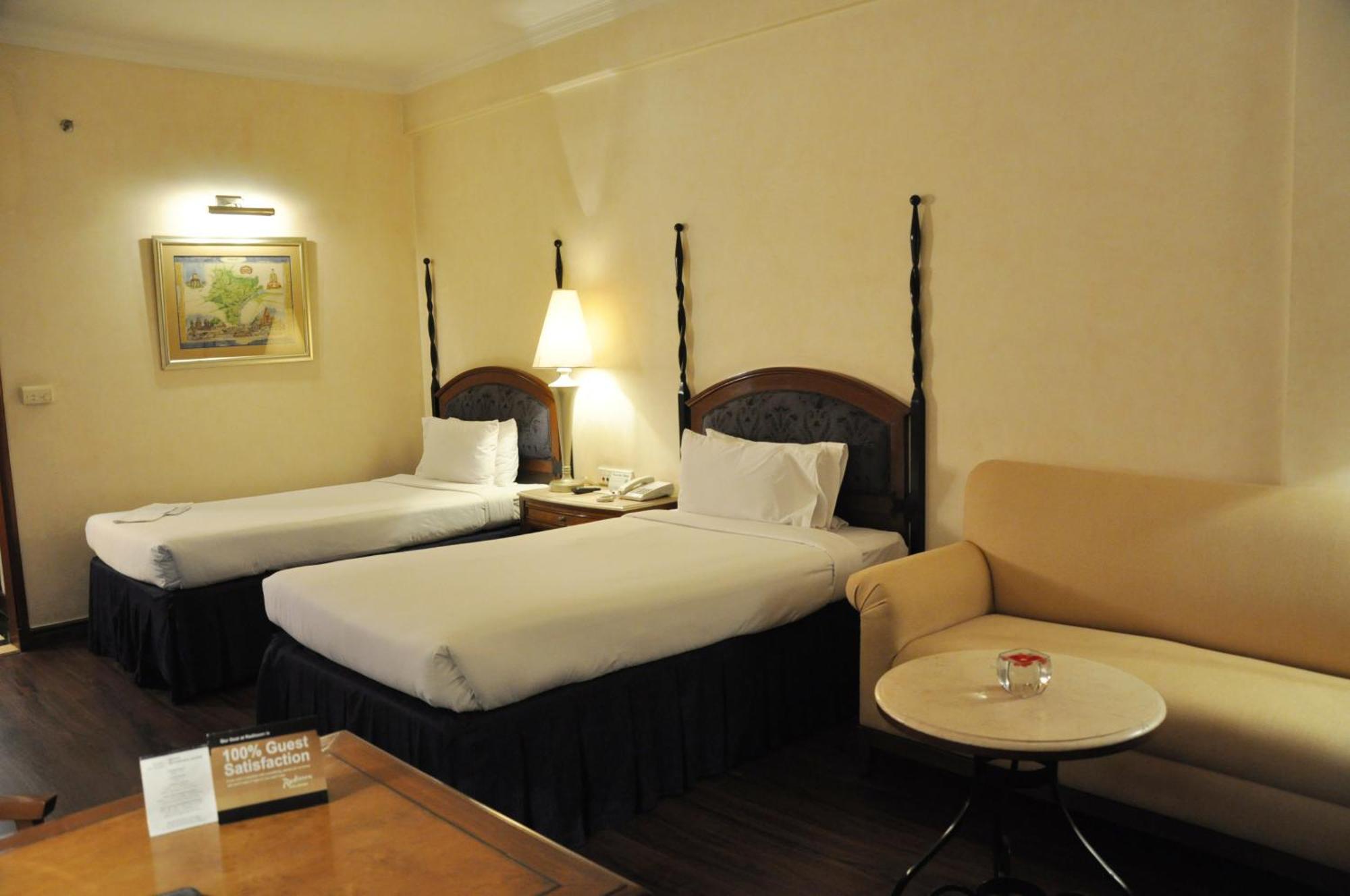 Radisson Hotel Varanasi Rum bild