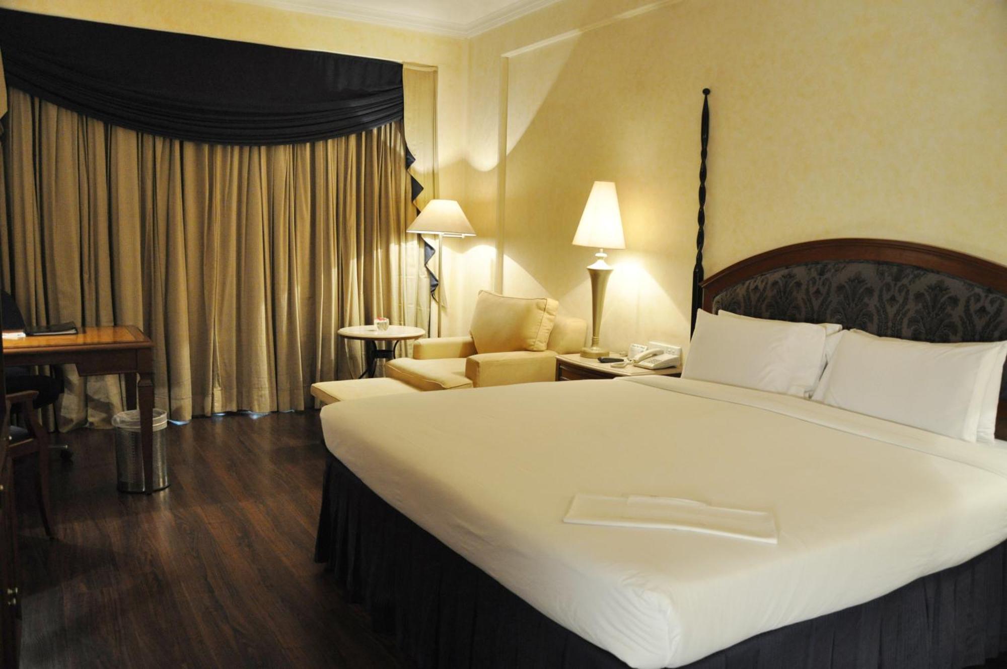 Radisson Hotel Varanasi Rum bild