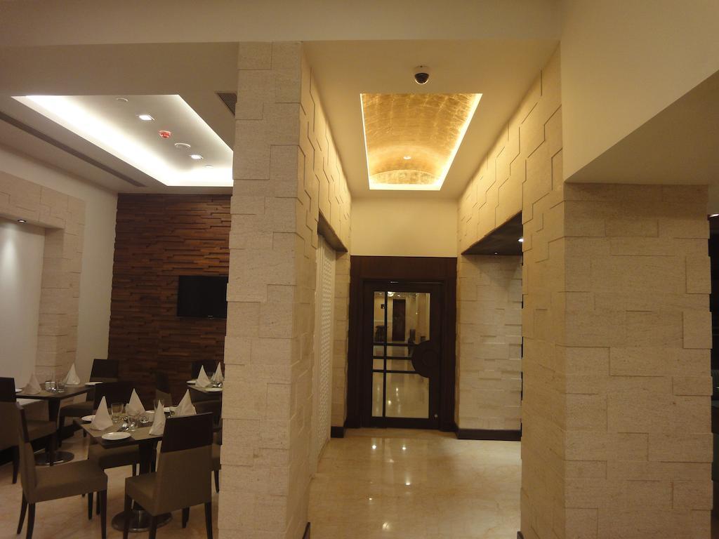 Radisson Hotel Varanasi Exteriör bild